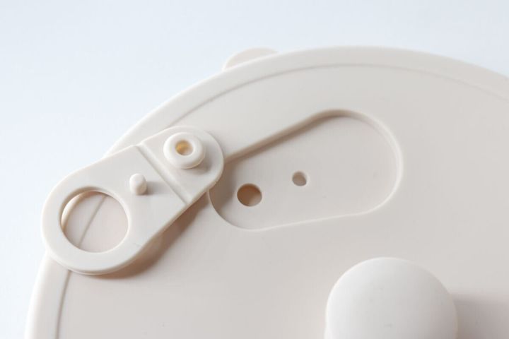 シリコンスチーマーの蓋にある蒸気穴の開閉部分