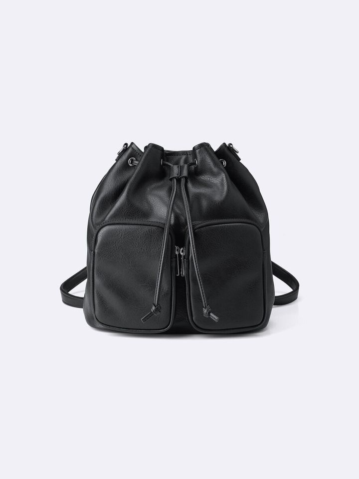 黒い巾着型ポケットミニバックパック