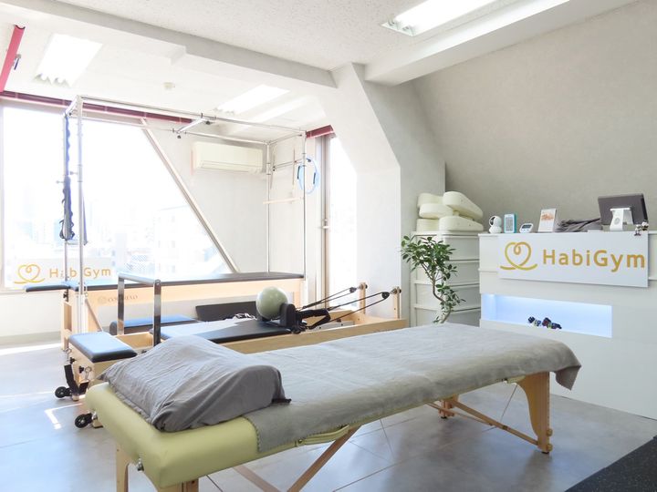 骨格触診と整体で、一人ひとりに合った姿勢改善トレーニングを実現！【ピラティス+α】