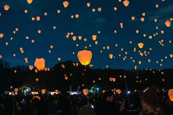 【大阪府高槻市】ランタンを打ち上げる「安満遺跡公園サンクスランタン2026」開催！グルメや縁日も