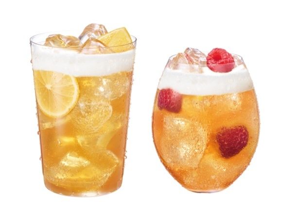 「雨の日／猛暑日限定！バカンスプラスメニュー」(左から「ネスカフェ クーラー しゅわっとレモン」「ネスカフェ クーラー しゅわっとラズベリー」)