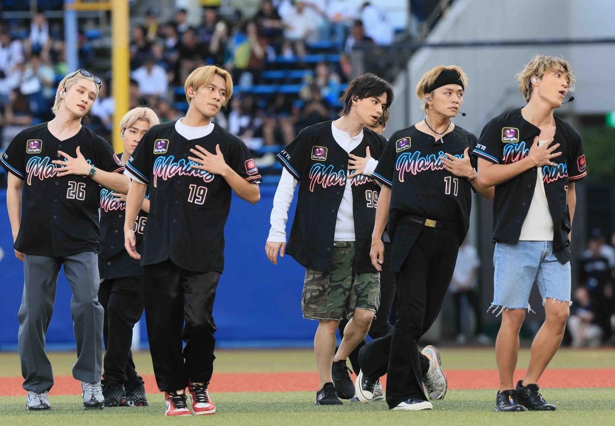 武道館ライブは“1分で完売” 結成から8年、“快進撃”止まらぬ『7人組