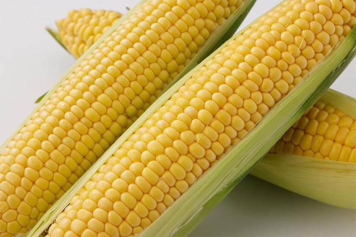 お湯でゆでないトウモロコシの調理方法が便利！