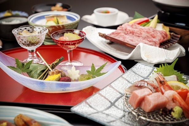 「わんわんリゾート 矢田屋松濤園」で夏の会席料理がスタート