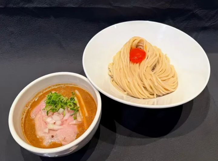 ポルチーニ香る特製鶏白湯塩らーめん