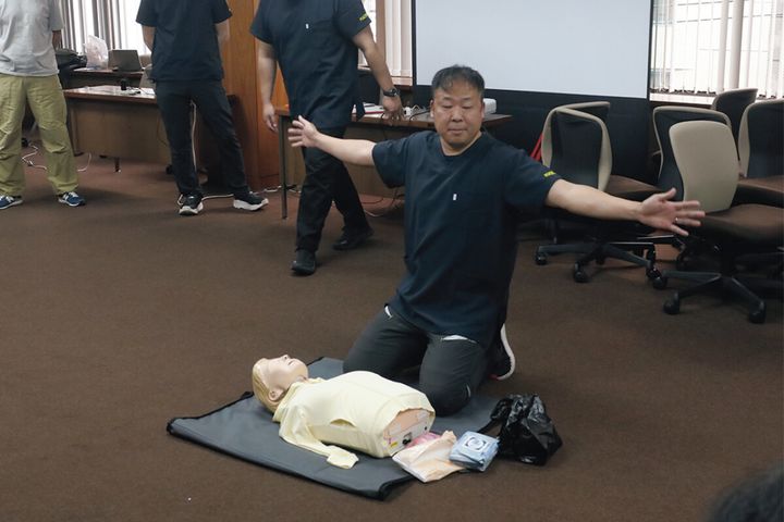 救急車到着までの「10分間」倒れたライダーを救うために僕らができること