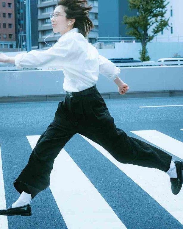 劇中⾳楽を“4⼈⽬のさとこ”(!?)柴⽥聡⼦が担当。主題歌にも参加 [c]2026 「さとこはいつも」製作委員会