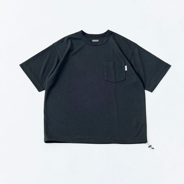 吸水速乾、UVカットの機能付き。Tシャツ リラックスフィット（ブラック）4950円（コールマン）