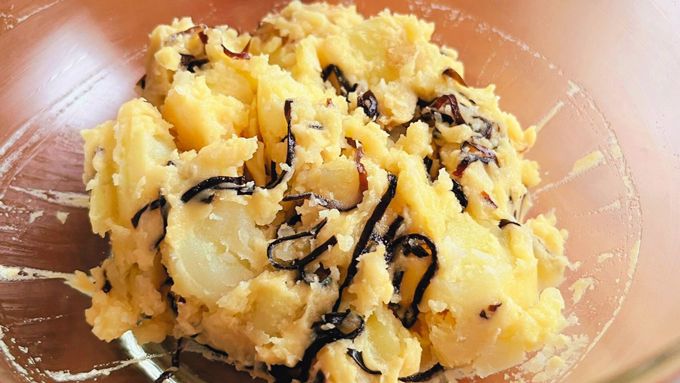 【塩昆布はごはんにのせない！】じゃがいもはゆでずにレンチン「塩昆布ポテサラ」の作り方・なにもしたくない日のひらめきレシピ4の画像7