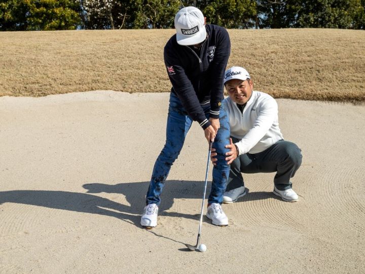 体重移動はNG！大きなバンカーから脱出するコツ
