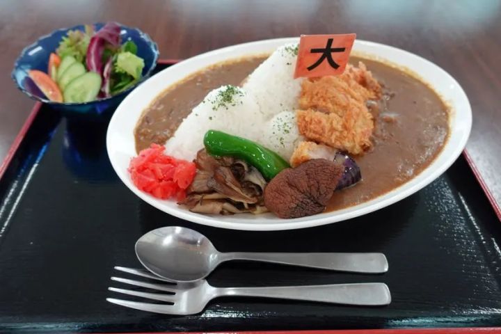 新名物 大権現カツカレー