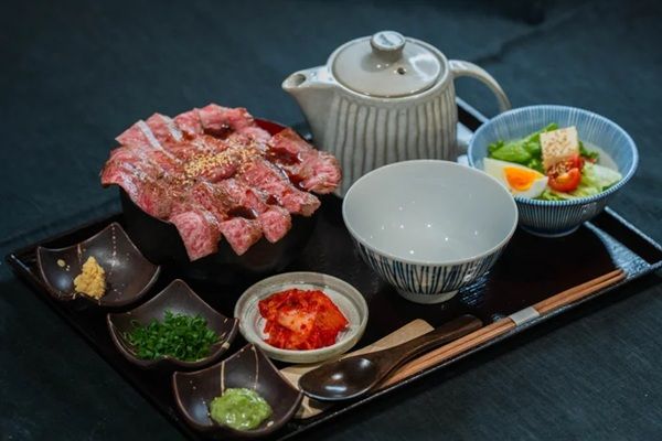 【沖縄県石垣市】焼肉「USHIGAKI」がオープン！石垣牛と特選和牛の食べ比べや沖縄料理が楽しめる