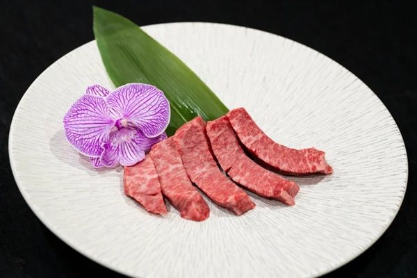 【沖縄県石垣市】焼肉「USHIGAKI」がオープン！石垣牛と特選和牛の食べ比べや沖縄料理が楽しめる