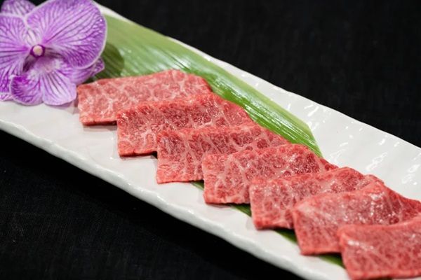 【沖縄県石垣市】焼肉「USHIGAKI」がオープン！石垣牛と特選和牛の食べ比べや沖縄料理が楽しめる