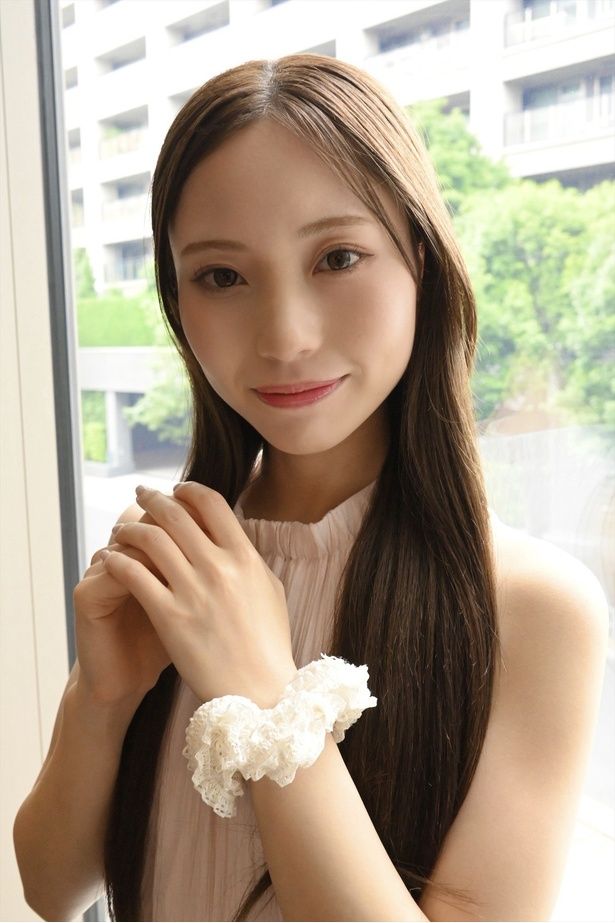 「衣装は同じなんですけど、撮り方や構図が全然違うので、実際に見ていただくと全く別の作品に感じてもらえると思います」