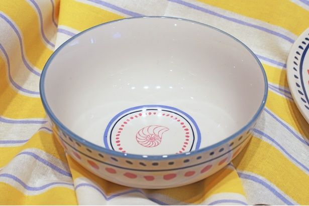 12.3×5.1センチの「ボウル」(880円)。スープやサラダなど、さまざまな料理に使えるちょうどよいサイズ