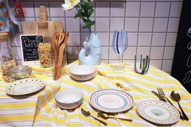 貝殻や魚のイラストが夏らしさを演出！北欧デザインの食器が新登場