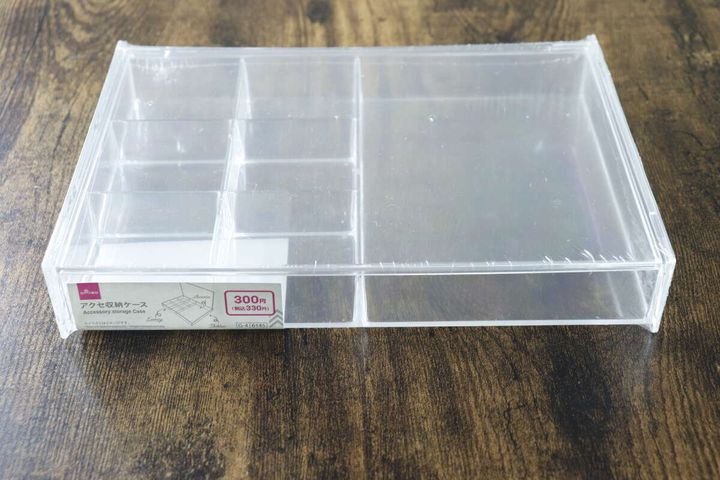 ダイソーのアクセ収納ケースがパッケージに入った状態
