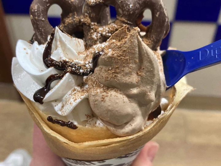 クレープチェーンのディッパーダンは、毎月9日・19日・29日の「9のつく日」を「クレープの日」として、対象クレープをお得なセール価格で提供しています。（サムネイル画像出典：PIXTAより）