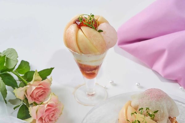 【福岡県福岡市】旬の桃を贅沢に使用！キャンベル・アーリーに「桃のパフェ」と「桃のパンケーキ」登場