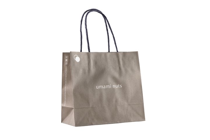 〈umami nuts〉の豆菓子の手提げ袋