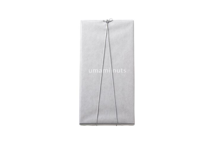 〈umami nuts〉の豆菓子のラッピング