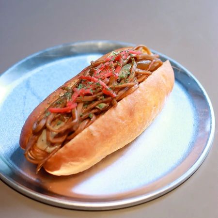 【栃木県宇都宮市】LAZULI PLACEに新作パフェ、LAZULI BAKERYに「石川製麺所 焼きそばパン」などが登場