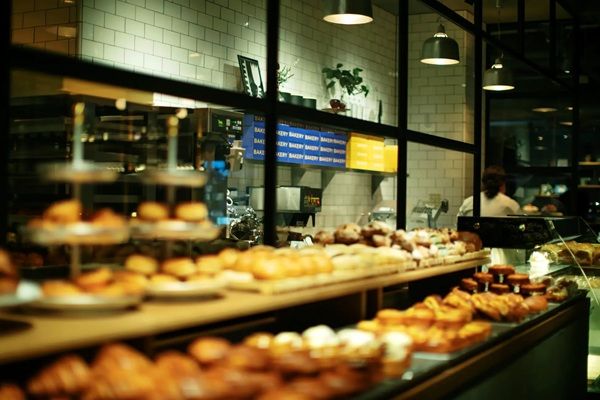 【栃木県宇都宮市】LAZULI PLACEに新作パフェ、LAZULI BAKERYに「石川製麺所 焼きそばパン」などが登場