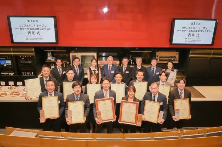 ファイナリストと審査員