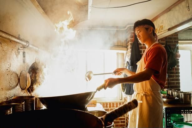 料理で全国制覇を目指す“やる気ゼロ”の大本命候補のスンテ [c] 2025 HIVE MEDIA CORP & MINDMARK, Inc ALL RIGHTS RESERVED. 