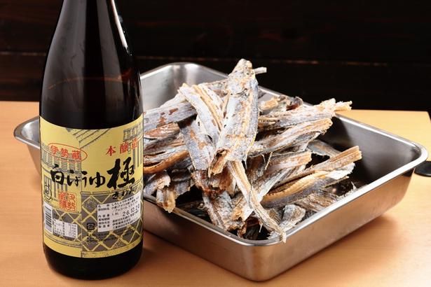 こだわり素材の太刀魚の煮干しと「伊勢蔵」の「白しょうゆ極み」 撮影＝EDWARD.K