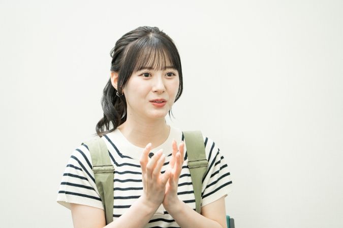 生田衣梨奈さん インタビュー中の様子 ARNE「私の推しごと」
