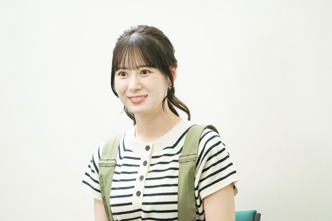 生田衣梨奈さん インタビュー中の様子 ARNE「私の推しごと」