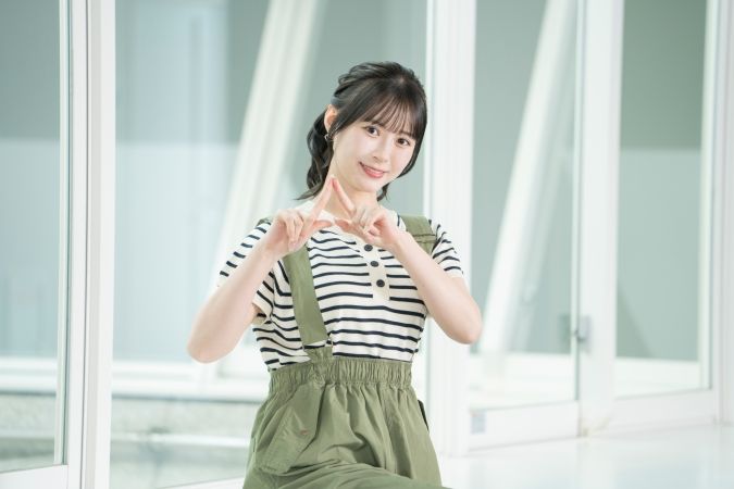 生田衣梨奈さん インタビュー 私の推しごと ARNEポーズ