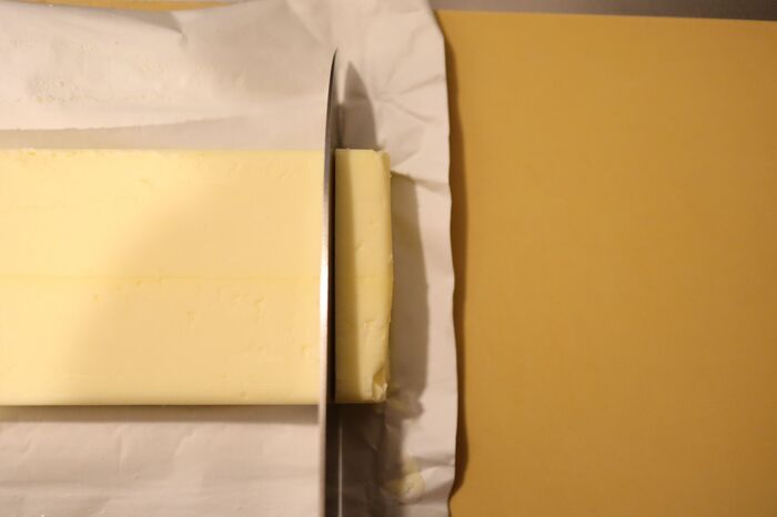 まさかの裏ワザ！無塩バターはわざわざ買わなくても有塩バターから作れる【やってみた】