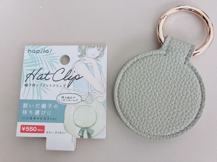 【キャンドゥ】550円でも即買い決定！2枚重ね革パーツが夏のお出かけ「かさばる問題」をスタイリッシュに解決