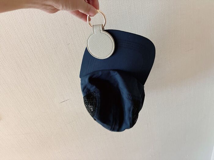 【キャンドゥ】550円でも即買い決定！2枚重ね革パーツが夏のお出かけ「かさばる問題」をスタイリッシュに解決