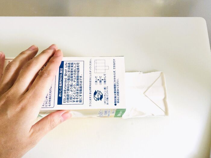 飲み終わった『牛乳パック』はスパッ！ハサミを使わずラクチンな方法を紹介♡