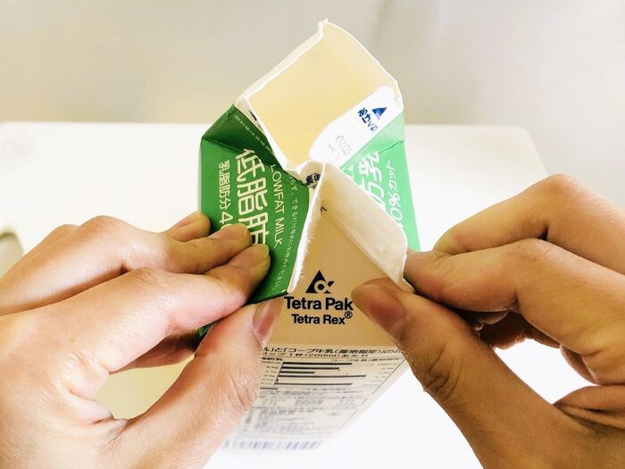 飲み終わった『牛乳パック』はスパッ！ハサミを使わずラクチンな方法を紹介♡