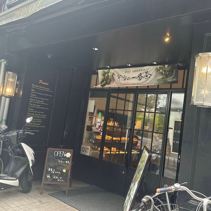グランディール御池店の外観