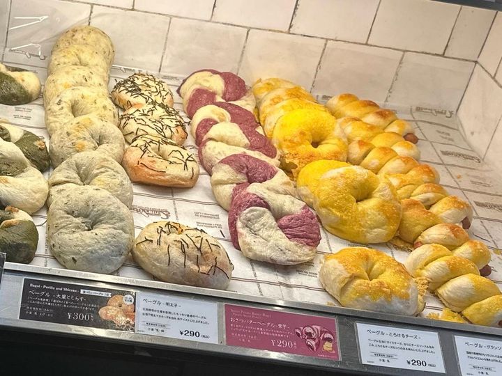 店内に並ぶパン