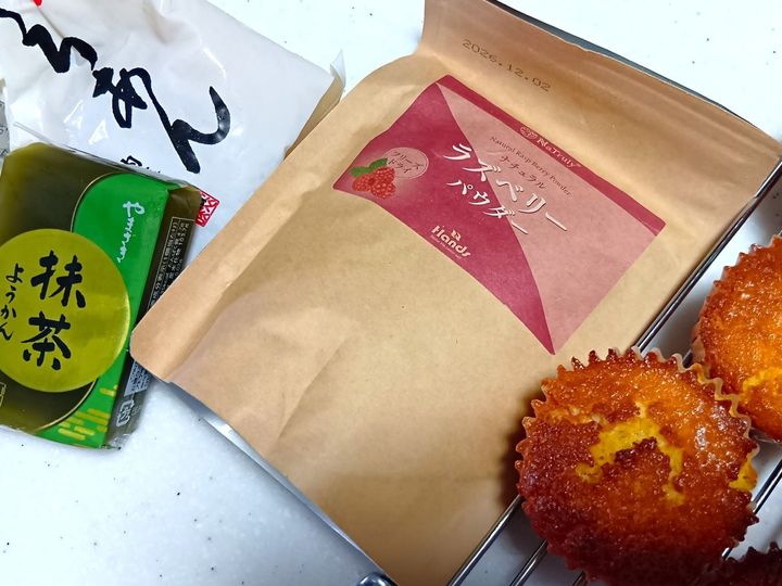 ラムネが爽やか！甘酸っぱいラズベリー餡のハート紫陽花カップケーキ