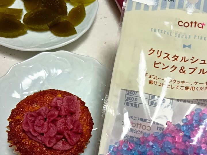 ラムネが爽やか！甘酸っぱいラズベリー餡のハート紫陽花カップケーキ