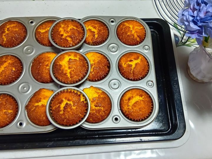 ラムネが爽やか！甘酸っぱいラズベリー餡のハート紫陽花カップケーキ