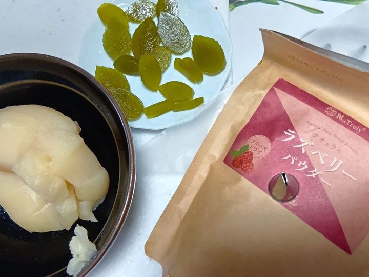 ラムネが爽やか！甘酸っぱいラズベリー餡のハート紫陽花カップケーキ