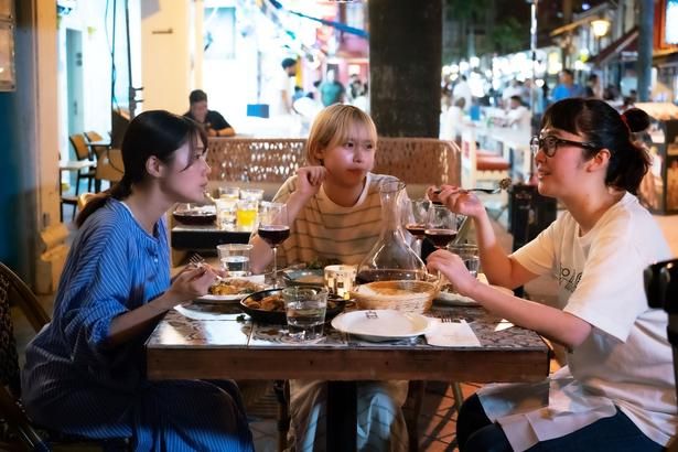 『マジカル・シークレット・ツアー』では、まさに岐路に立たされた3人の“人間ドラマ”が交錯する [c]2026「マジカル・シークレット・ツアー」製作委員会