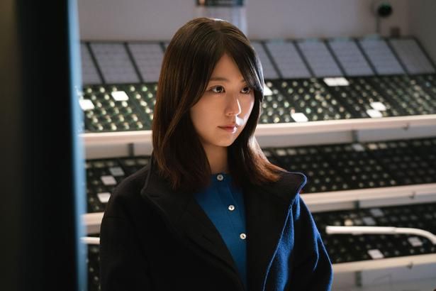 表情で語るシーンの多い有村架純 [c]2026「マジカル・シークレット・ツアー」製作委員会
