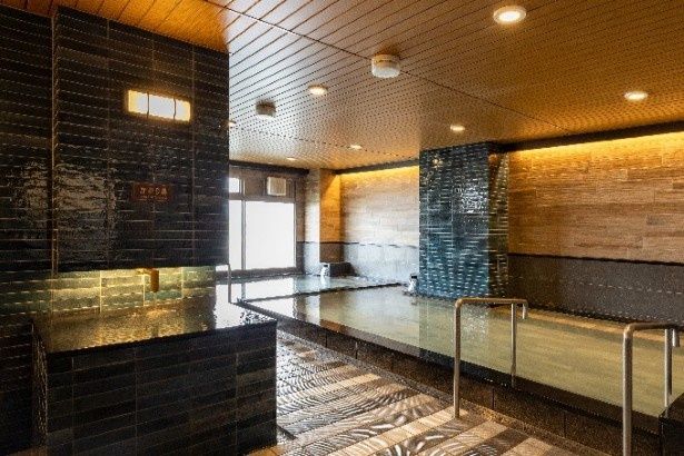 【写真】トロリとした湯のファンになる人も！内湯のほか露天も備わる 画像提供：ホテルグランスパアベニュー