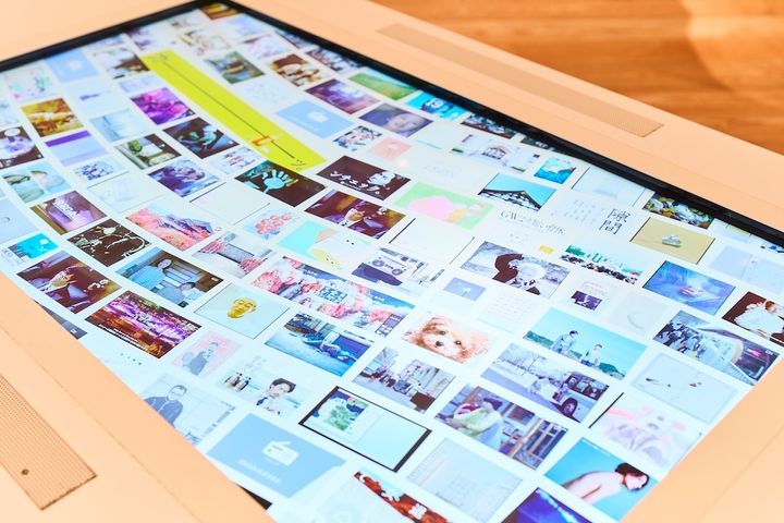 サムネイルをタップすると、テレビCMやポスター画像が表示される