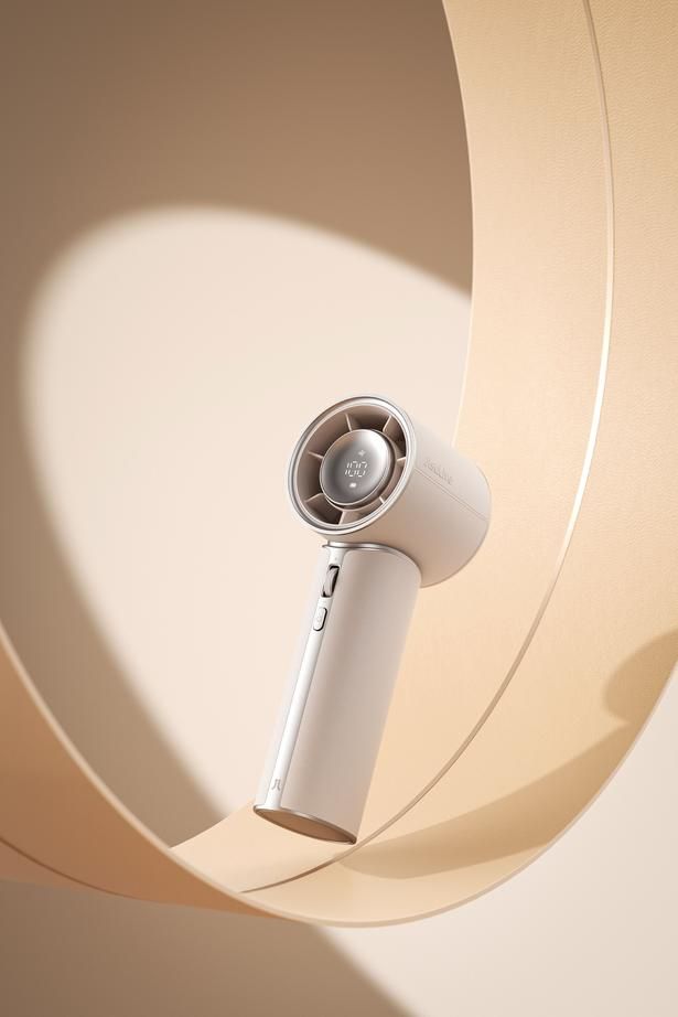 洗練されたレザー調の素材を使用したボディが上品な雰囲気を醸し出す「Handheld Fan Pro1 Mini」